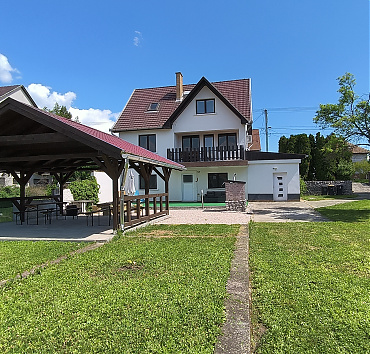 Artemis Garden and Gazebo - We have a beautiful grassy garden with a huge gazebo and sun loungers on the terrace.